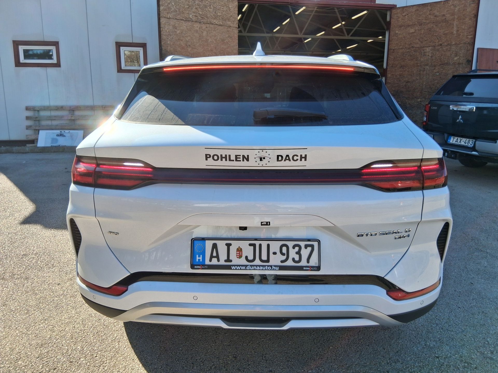 Ha kellene egy jó céges felirat gépkocsijára.