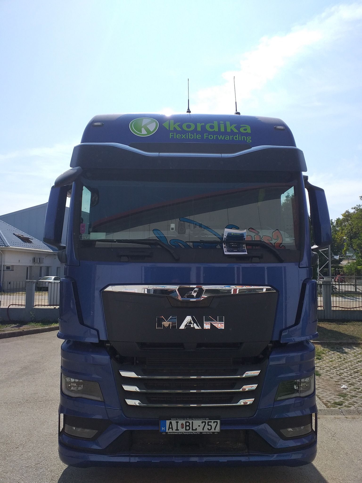 Felkerült a Kordika felirata is erre a gyönyörű, hatalmas autóra! 