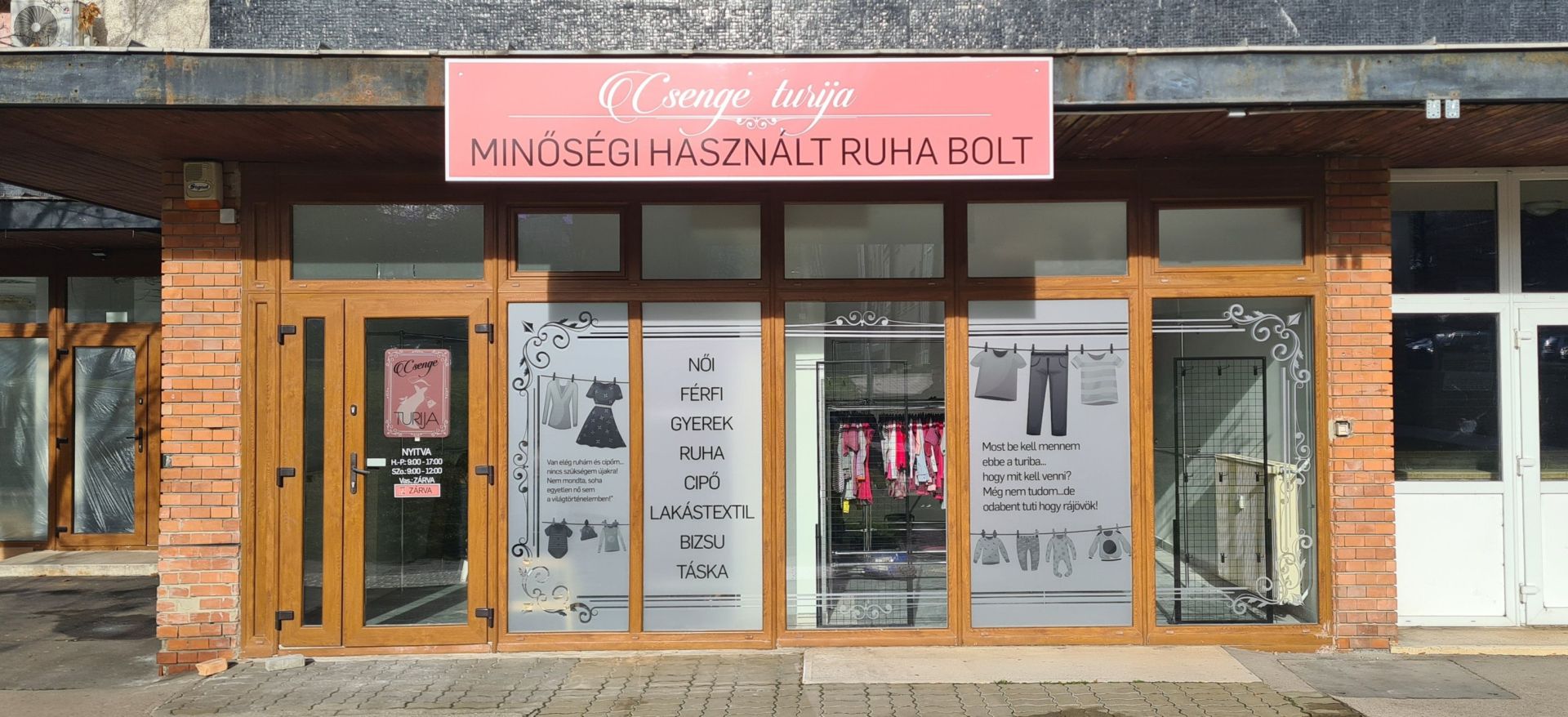 Elkészült az üzlet várva várt kinti dekorálása!