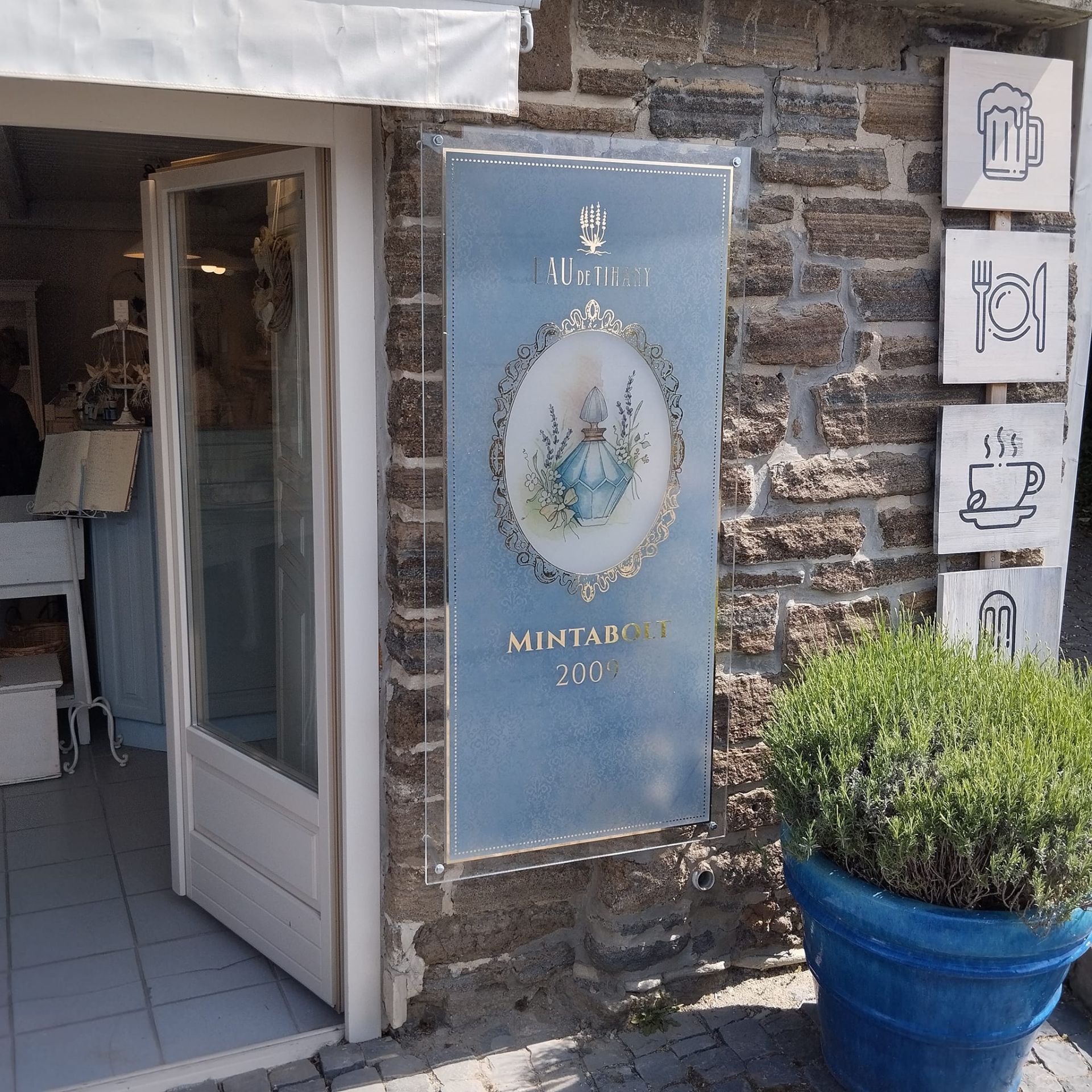 Egy szépséges táblát készítettünk és szereltünk EAU DE TIHANY.