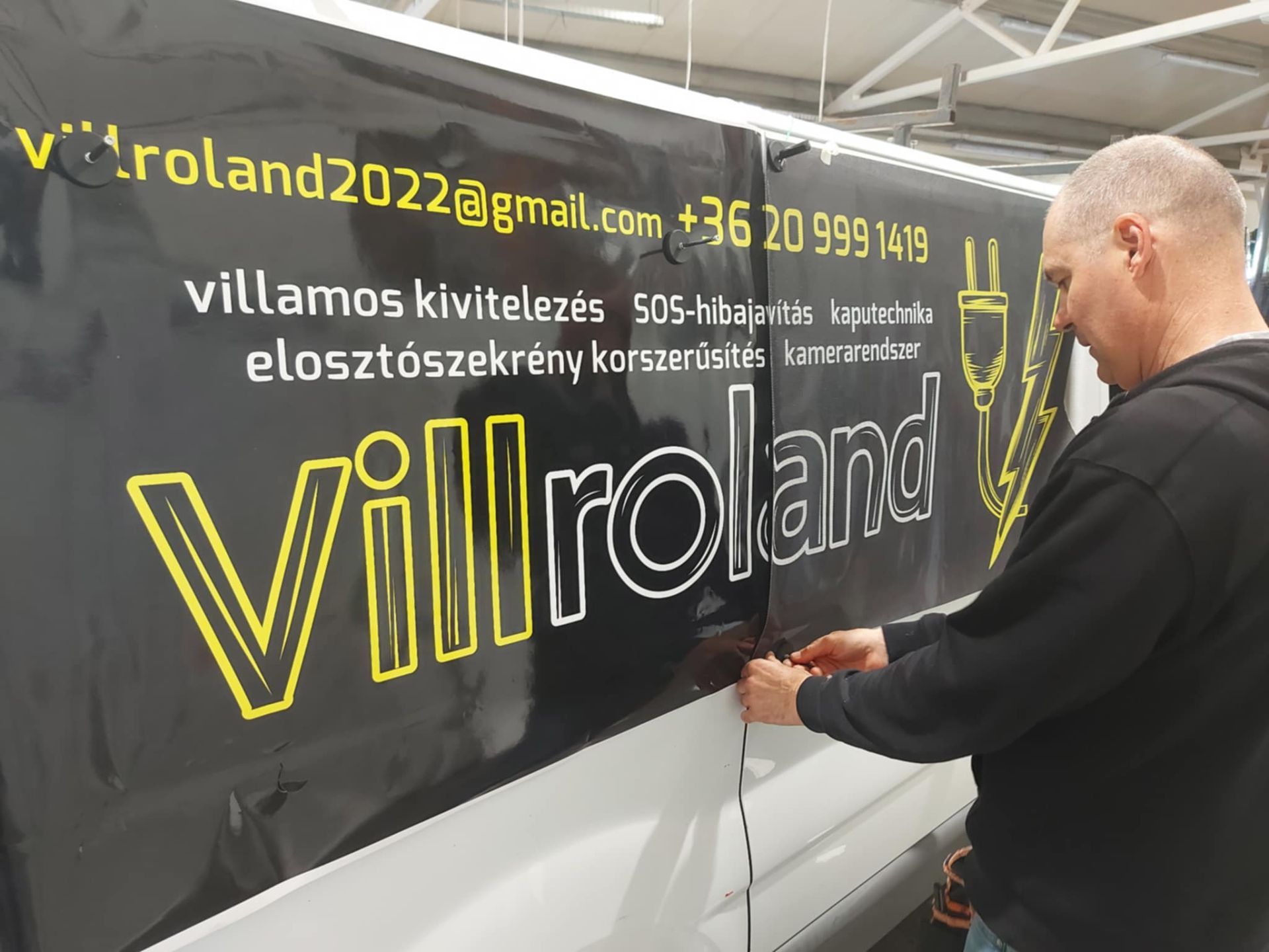 Laci csütörtökön is gőzerővel alkot! 