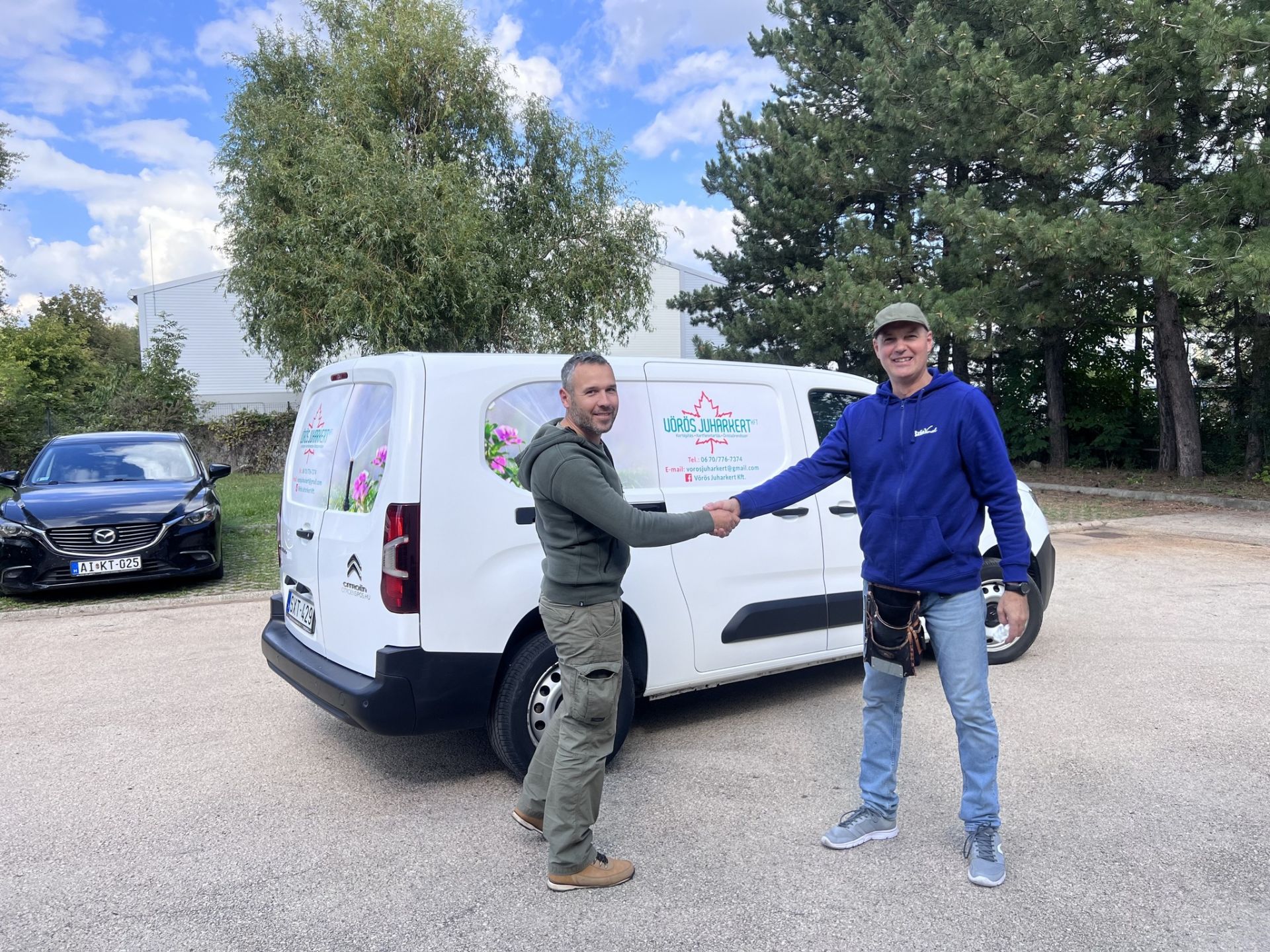 A Vörös Juharkert Kft. autója mostantól igazán szemet gyönyörködtető látvány! 