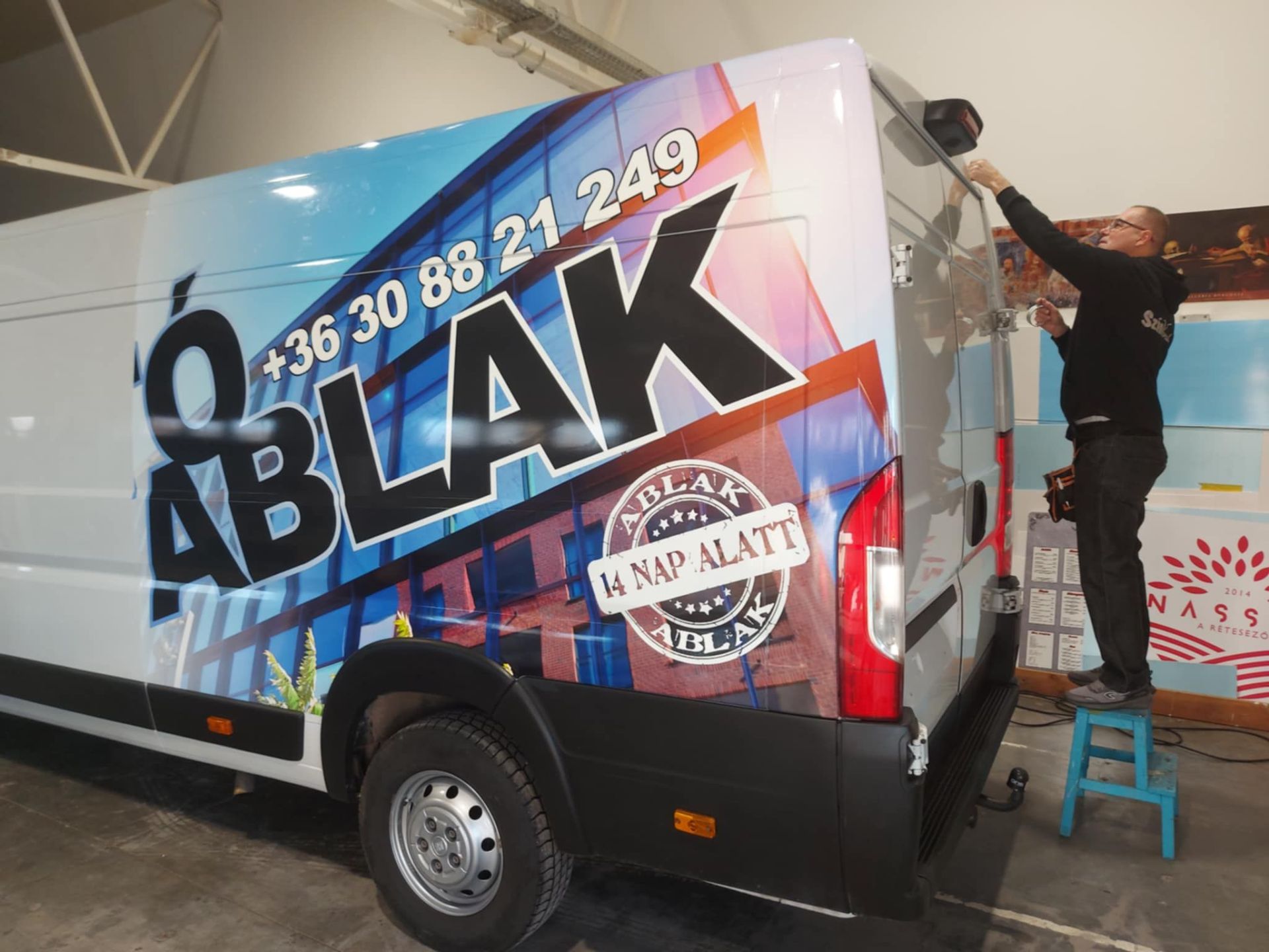 Szorgos mindennapok a műhelyben.