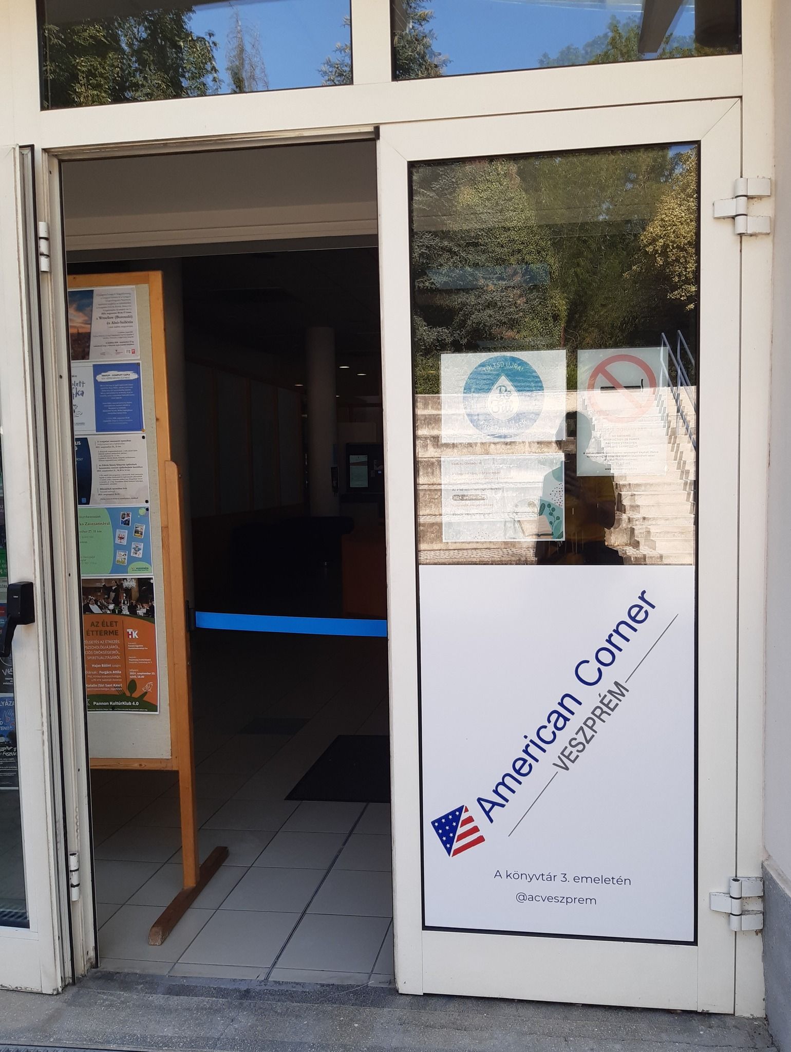 Amerikai kapcsolatban a Színvonal. Tiszteljük az elefántot és a szamarat is.