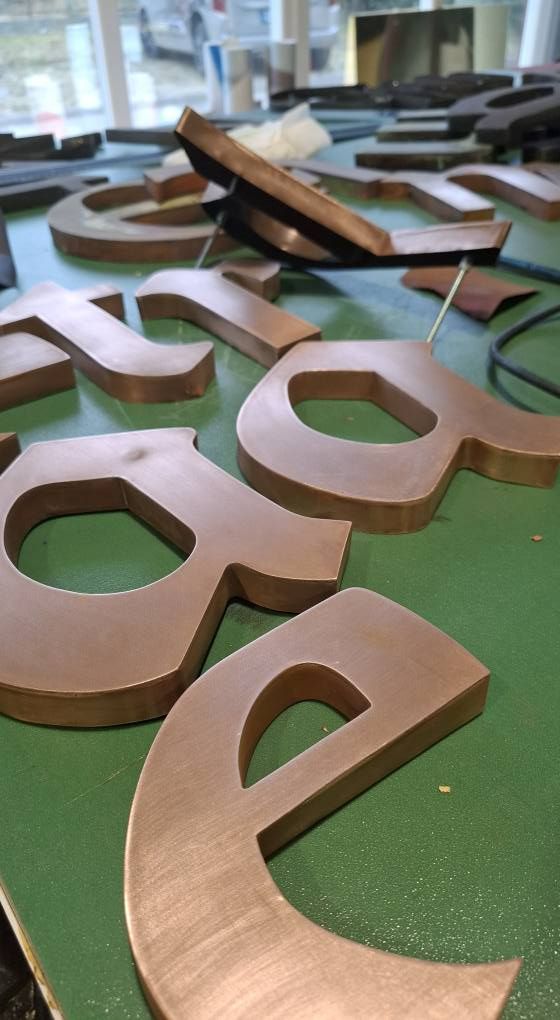 Helyi étterem betűi új életre kellenek műhelyünkben.