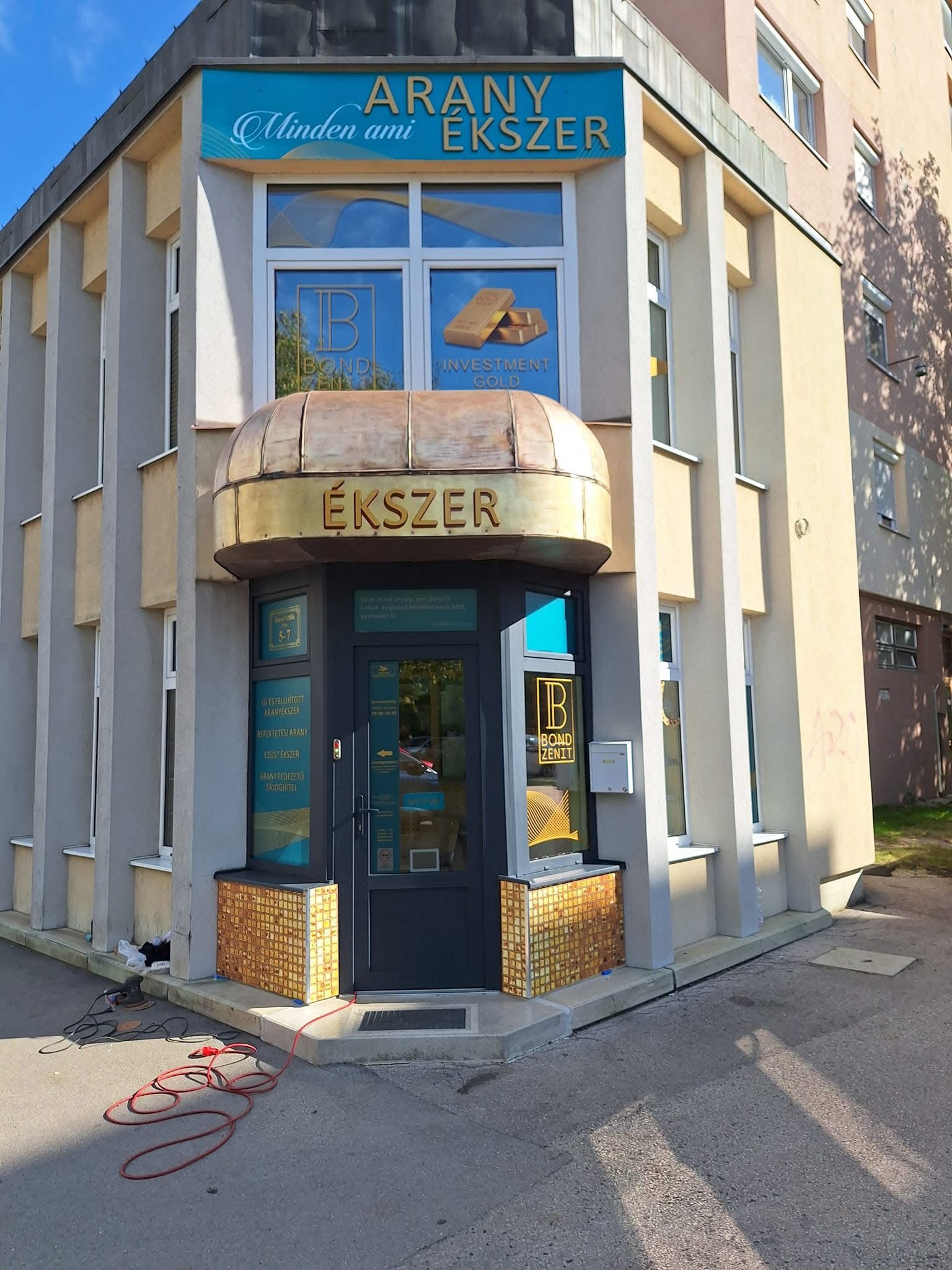 ékszerüzlet lábazat