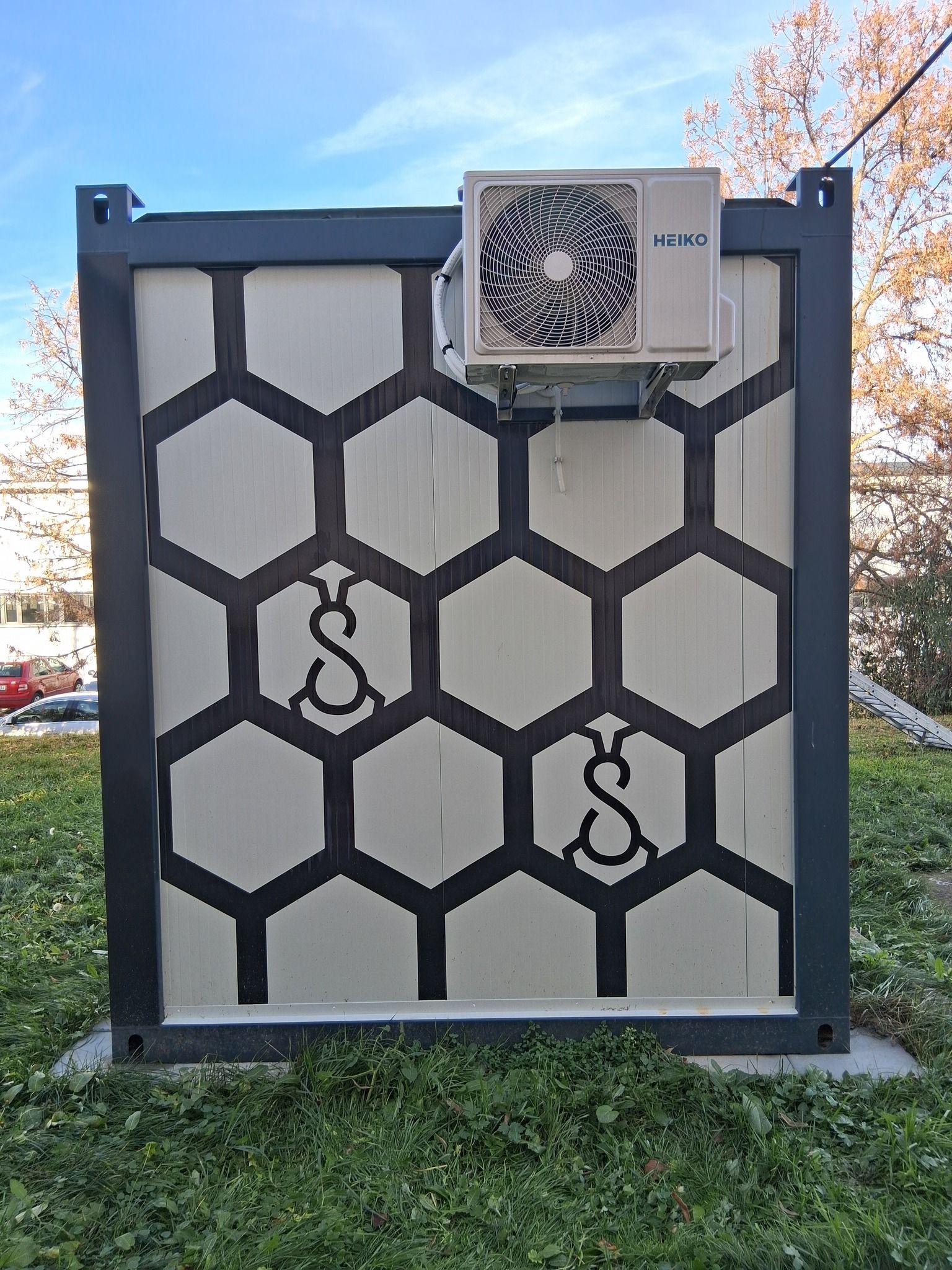 Róza dolgozik...mint a méhecske :)