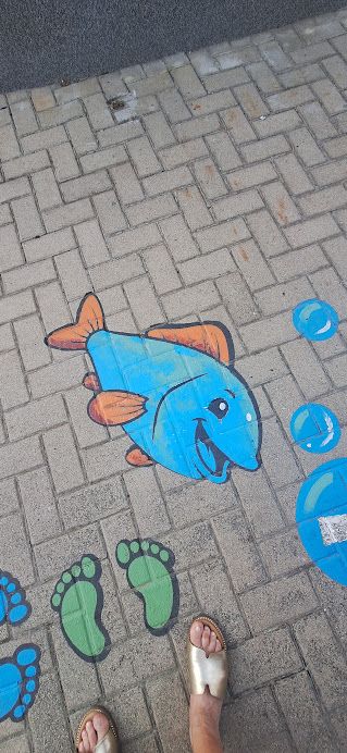 Ugróiskola festése
