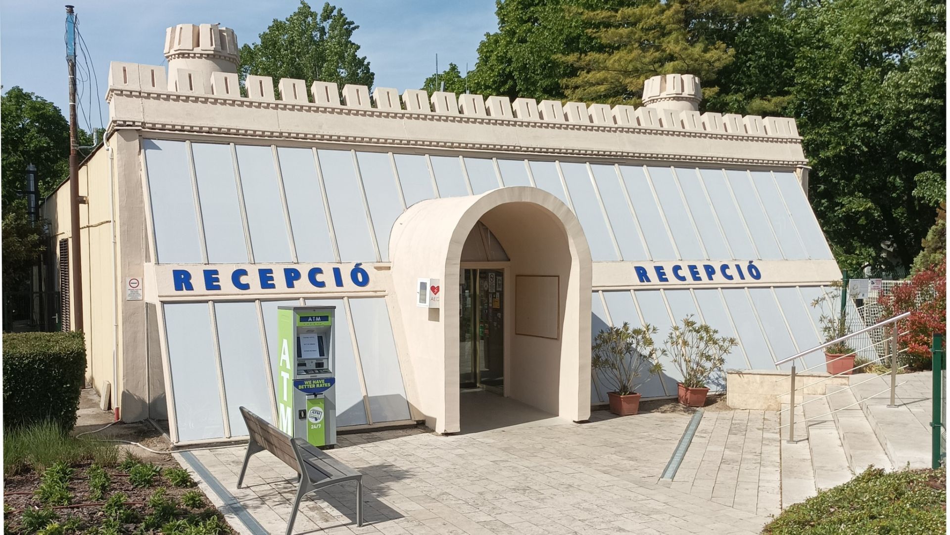 Balatontourist bejárat